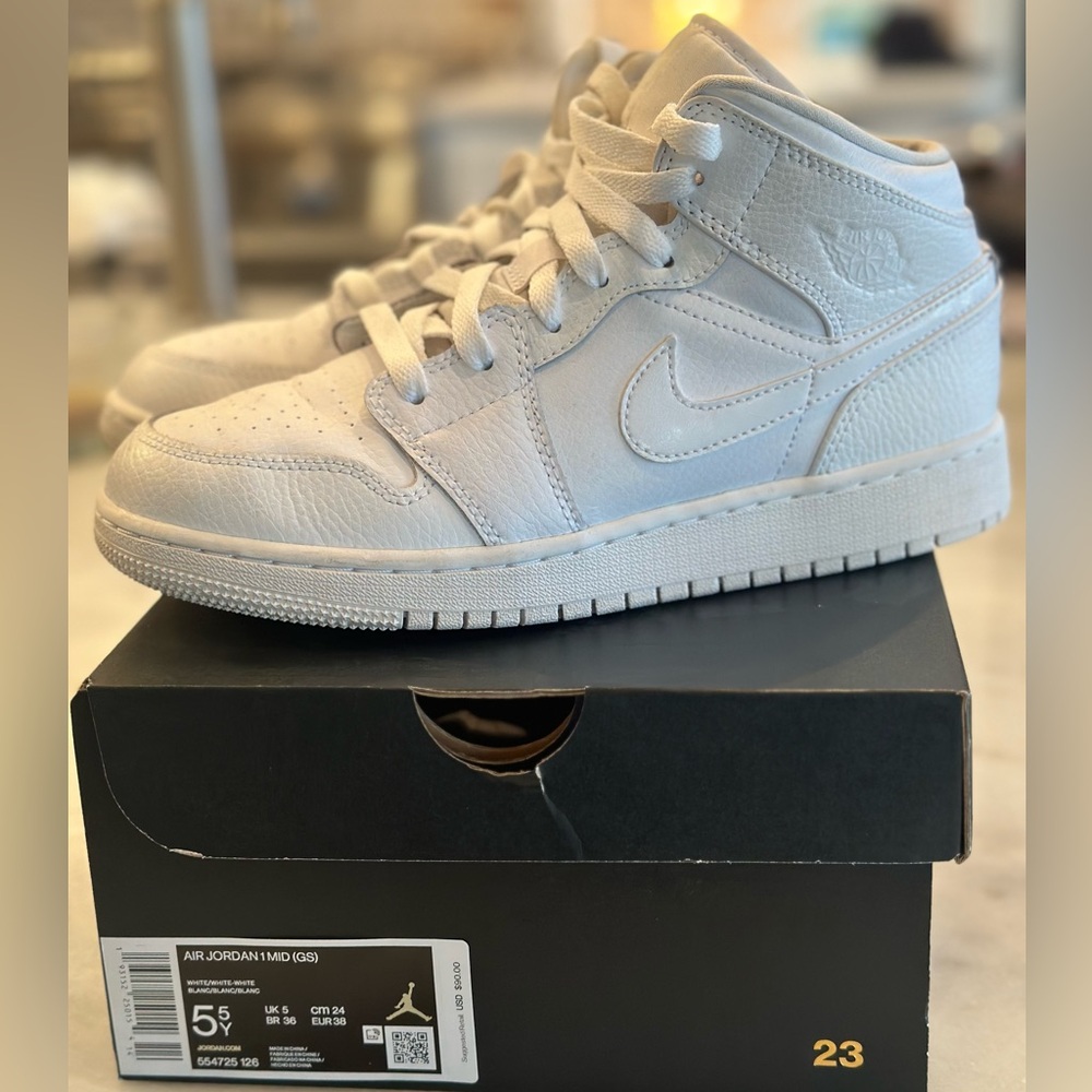 Air Jordan 1 Mid Triple White Tumbled Leather (GS) 5.5Y